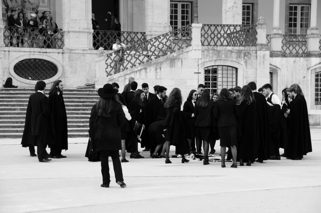 (El ser humano construye la historia; a su vez la historia lo deshace- Emil Michel&nbsp;Cioran)