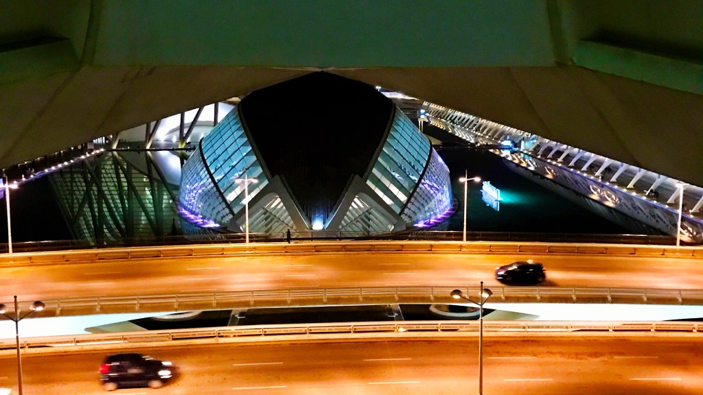 El mundo no cambia por reemplazar a los dioses, pero sí cuando dejamos de&nbsp;necesitarlos.